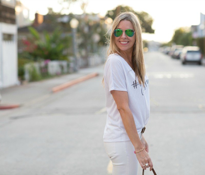 white jeans sunnies