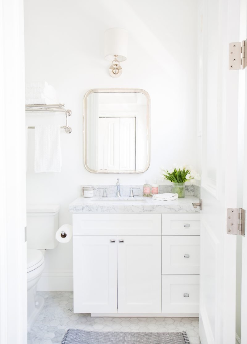 Crisp,+white+bathroom+with+marble+hex+tile+--+Studio+McGee