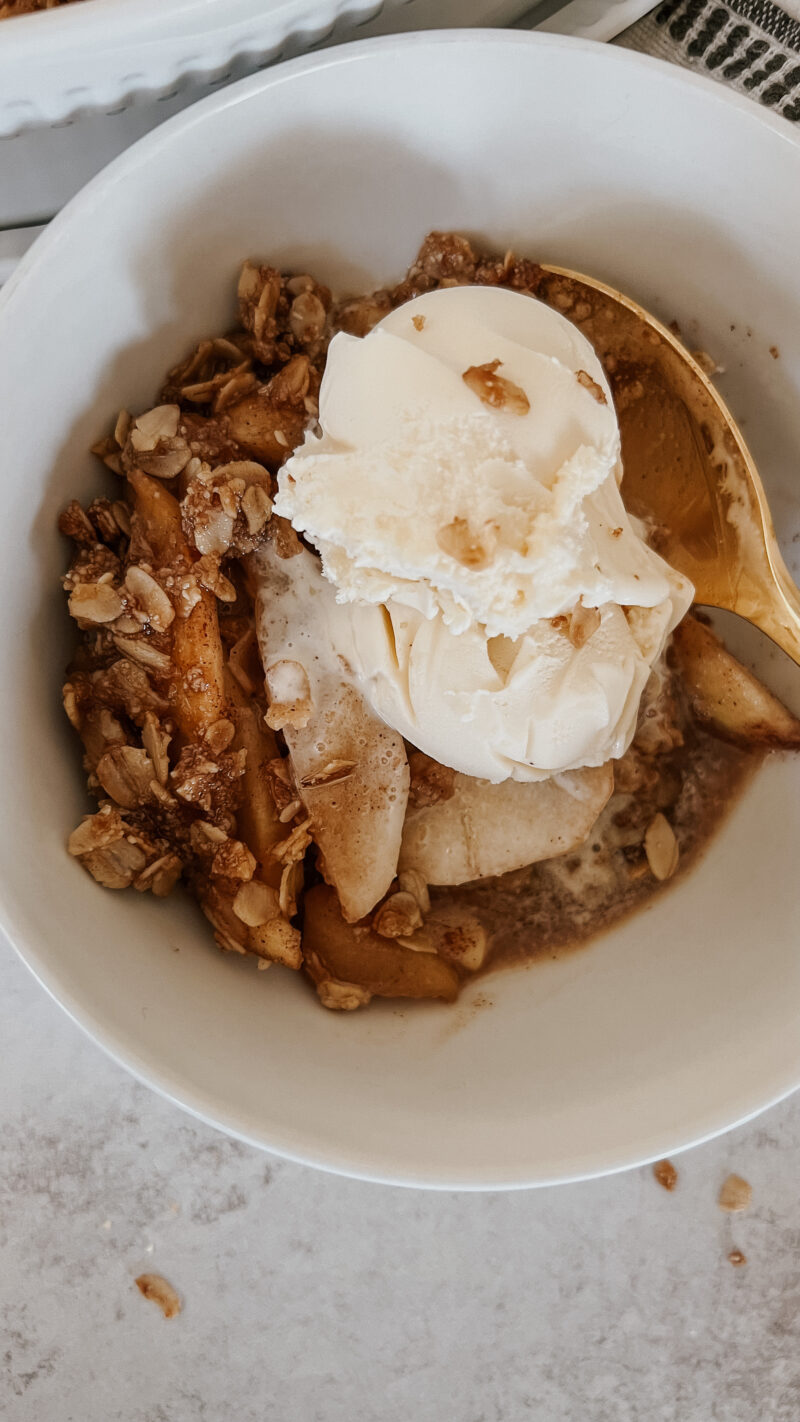 apple crisp and ice cream