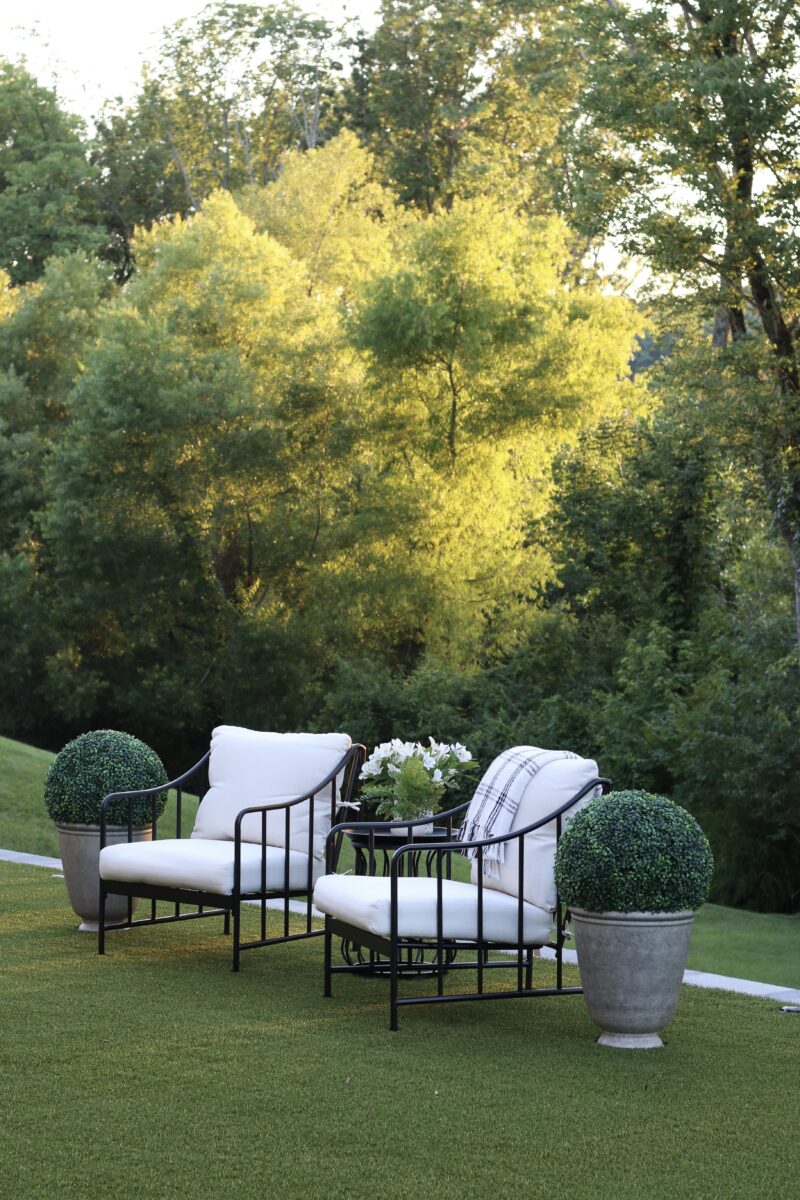 Back Porch Musings: ~A Black and White Table~